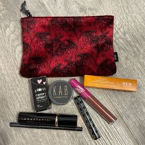 Ipsy Bag ❤️ Filled with 7 products❤️